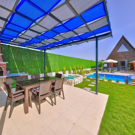 Salem Villa