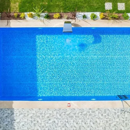 Salem Villa